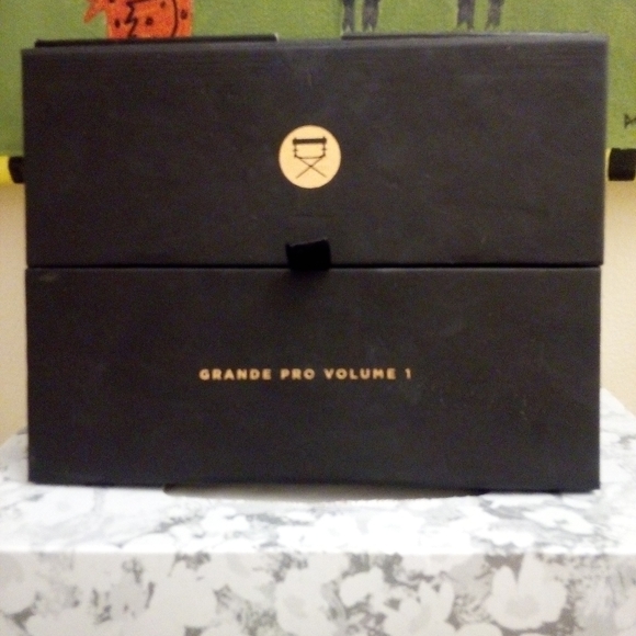 Women's Makeup - Picture 3 of 6